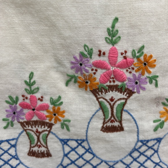 Vintage Embroidered floralTable Runner White Pink Blue - Picture 2 of 7